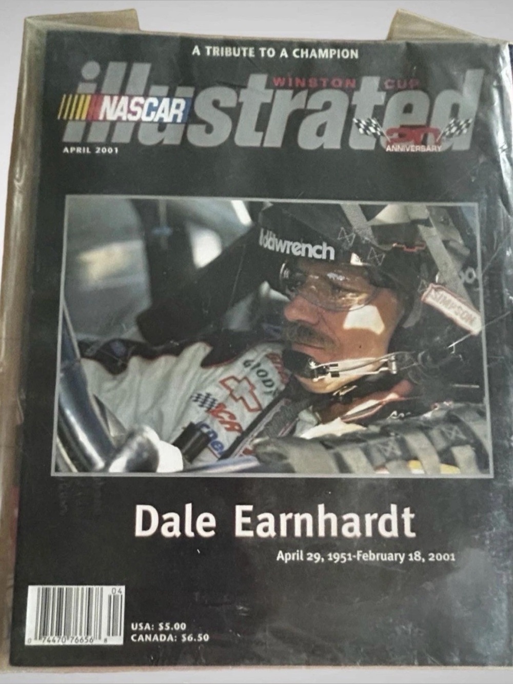 2001 APRIL NASCAR WINSTON CUP ILLUSTRATED MAGAZINE - DALE EARNHARDT